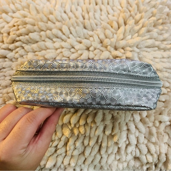 MAC Holiday 2023 Gift Cosmetic Pouch Silver - Picture 4 of 10